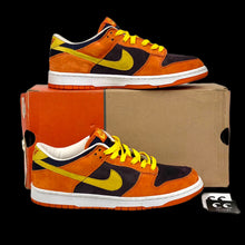 Load image into Gallery viewer, 2003 nike dunk low cave purple "reeses"