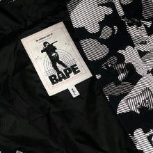 Load image into Gallery viewer, 2000s bape reflector camo snowboarding jacket