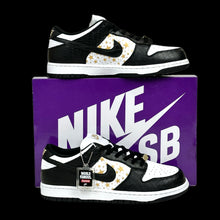 Load image into Gallery viewer, 2021 supreme // nike sb dunk low “stars”