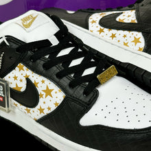 Load image into Gallery viewer, 2021 supreme // nike sb dunk low “stars”