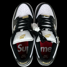 Load image into Gallery viewer, 2021 supreme // nike sb dunk low “stars”