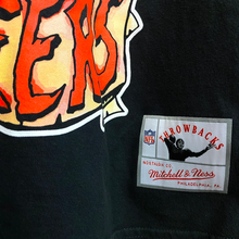 Load image into Gallery viewer, warren lotas // tampa bay buccaneers tee