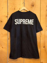 Load image into Gallery viewer, 2026 supreme world famous tee black
