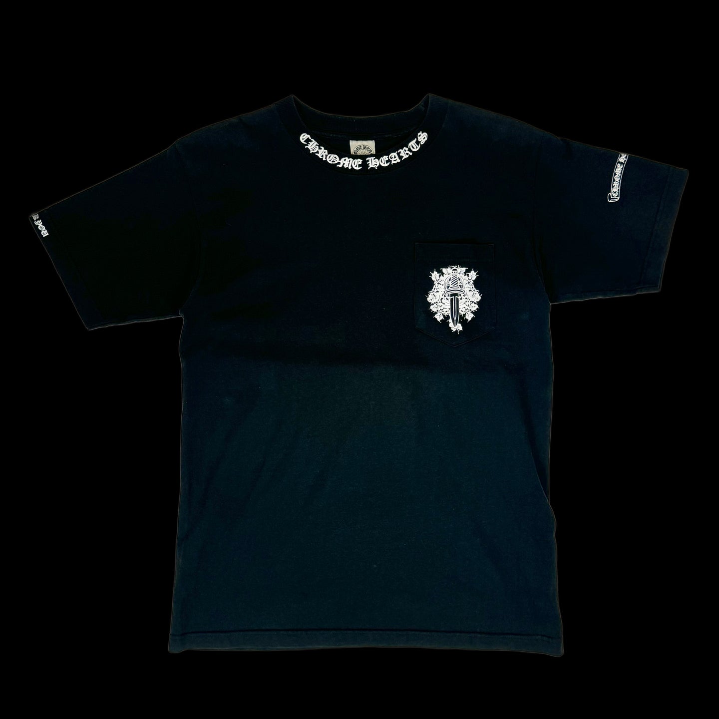 2000s chrome hearts dagger pocket neck logo tee