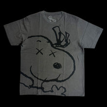 Load image into Gallery viewer, 2017 kaws // peanuts snoopy face tee
