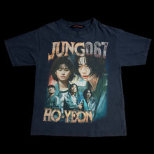 Load image into Gallery viewer, marino morwood jung ho-yeon 067 squid games tee

