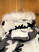 Load image into Gallery viewer, yeezy szn 10 pk-01 fur trim hooded parka
