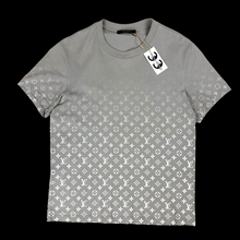 Load image into Gallery viewer, 2021 louis vuitton lvse monogram gradient tee
