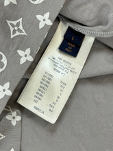 Load image into Gallery viewer, 2021 louis vuitton lvse monogram gradient tee
