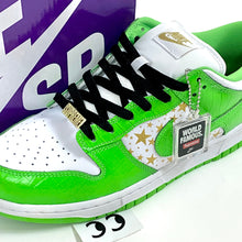 Load image into Gallery viewer, Supreme / NIKE SB Dunk Low OG QS 2021 Mean Green
