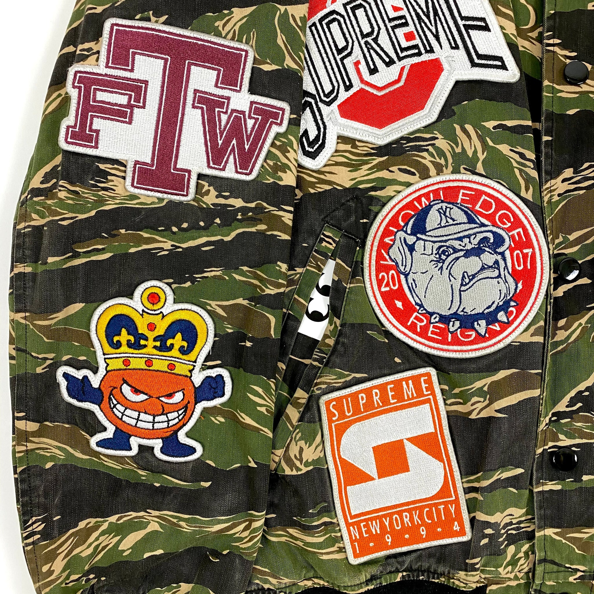 Buy Supreme x Mitchell & Ness NCAA Hockey Jersey 'White' - FW24KN49 WHITE | GOAT CA | XL Supreme Mitchell&Ness NCAA Jacket | スタジャン | シュプリーム