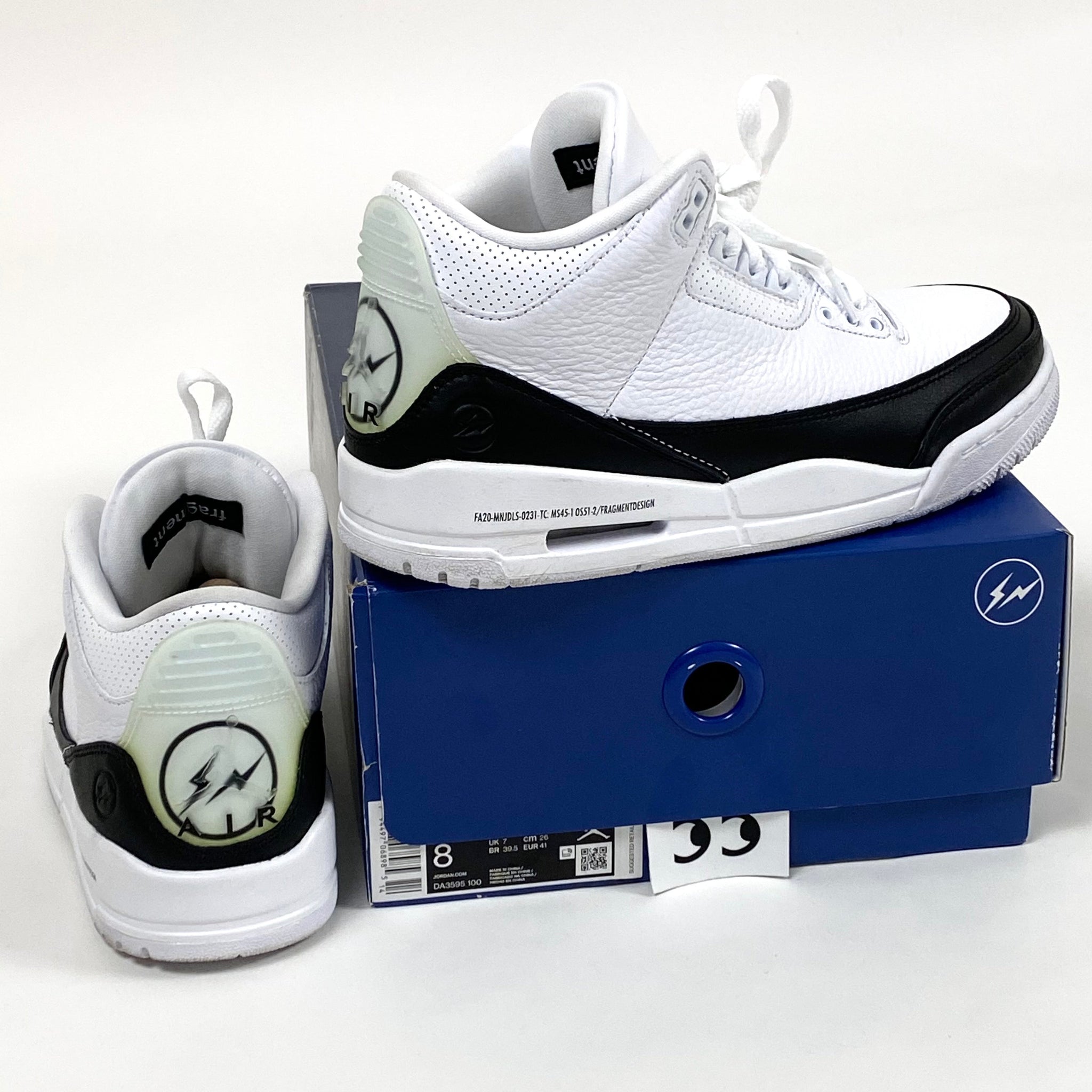 FRAGMENT DESIGN x AIR JORDAN 3 RETRO – change clothes